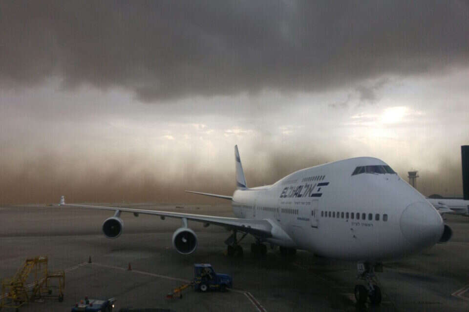 מאות נוסעים מעוכבים בשדה התעופה // צילום: בן טייב // מאות נוסעים מעוכבים בשדה התעופה // צילום: בן טייב ,