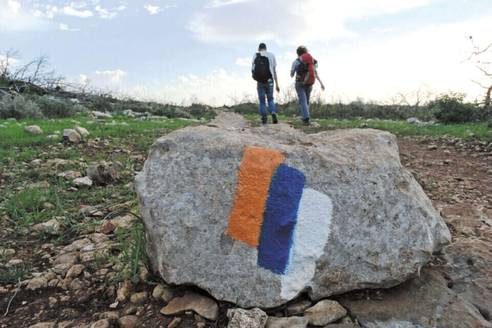 מטיילים בשביל ישראל // צילום: דב גרינבלט // מטיילים בשביל ישראל // צילום: דב גרינבלט ,