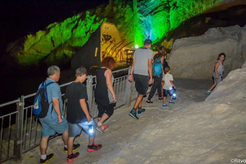 סיור עששיות בראש הנקרה // צילום: דורית ריטבו // סיור עששיות בראש הנקרה ,