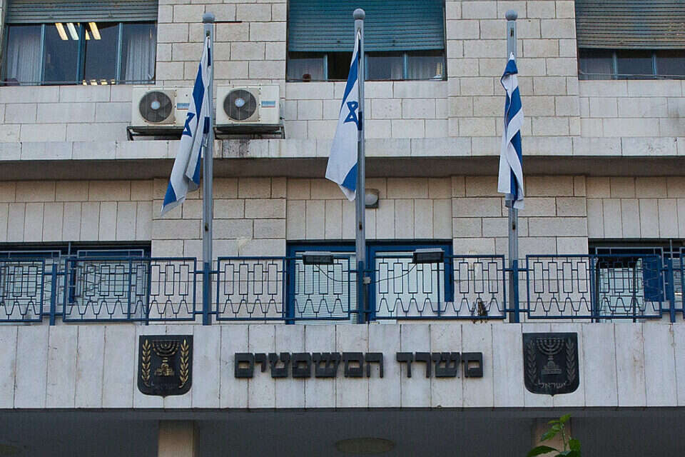 סוכם על פסקת ההתגברות - לא ידוע באיזה רוב , אורן בן חקון