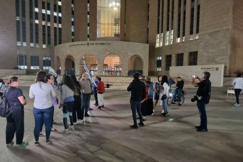 מחאה על הסדר הטיעון עם תוקף בת העשר , דודו גרינשפן
