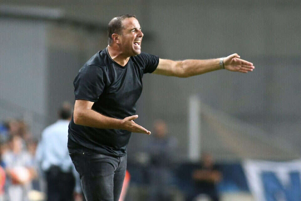 בן שמעון. יוצאים לפאפוס , אלן שיבר