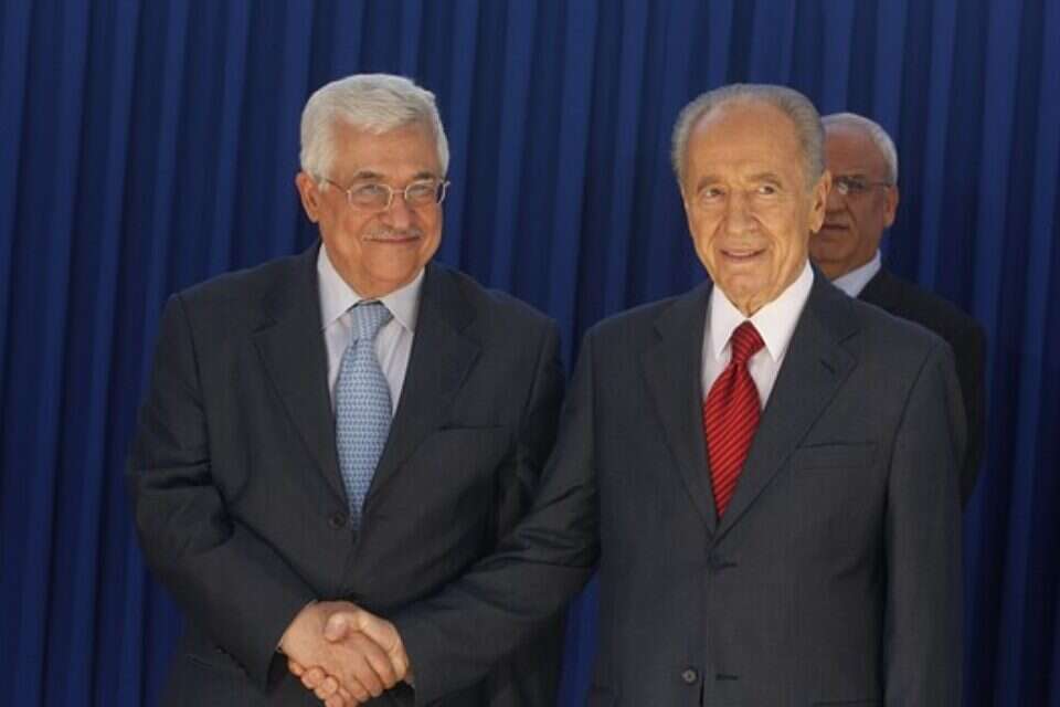 שמעון פרס ואבו מאזן // צילום: ליאור מזרחי // שמעון פרס ואבו מאזן // צילום: ליאור מזרחי ,