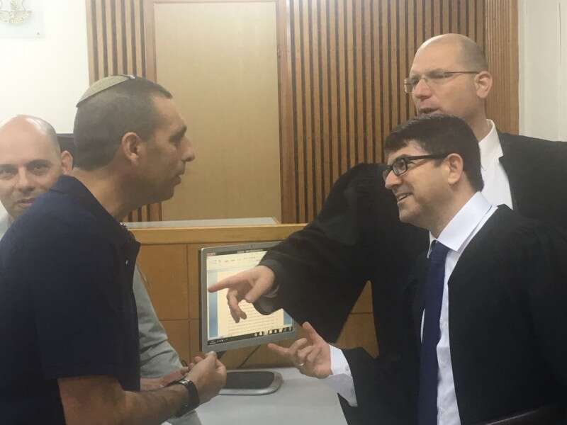 תא"ל בוכריס עם סניגורו בתום הדיון // צילום: קוקו