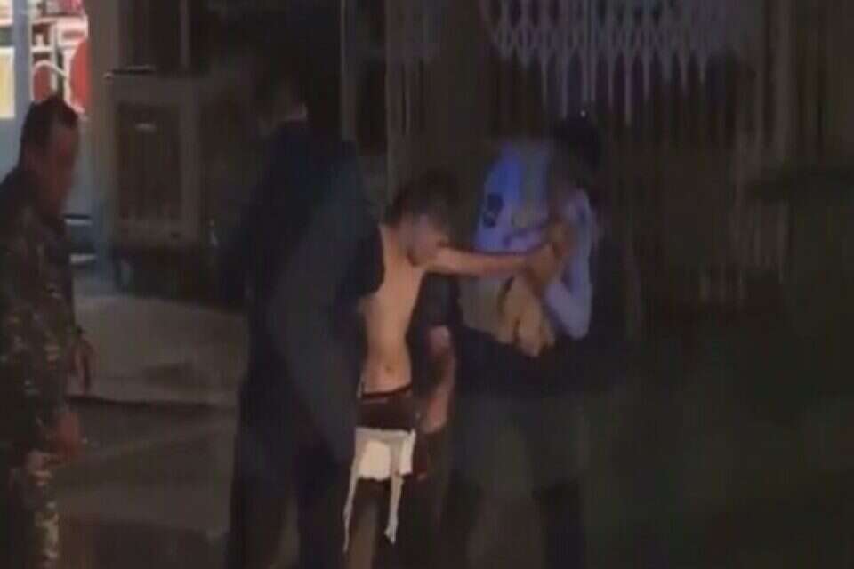 הנער הצעיר נתפס על ידי המשטרה בסוריה // הנער הצעיר נתפס על ידי המשטרה בסוריה ,