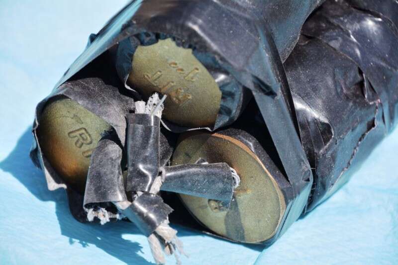 מטעני הצינור שנמצאו בתיק המחבל // צילום: דוברות משטרה