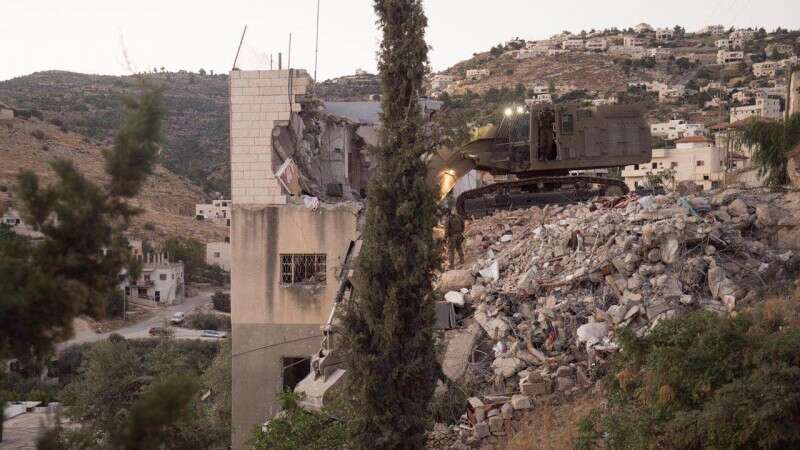 כוחות צה"ל הורסים את ביתו של המחבל בבית צורף // צילום: דובר צה"ל