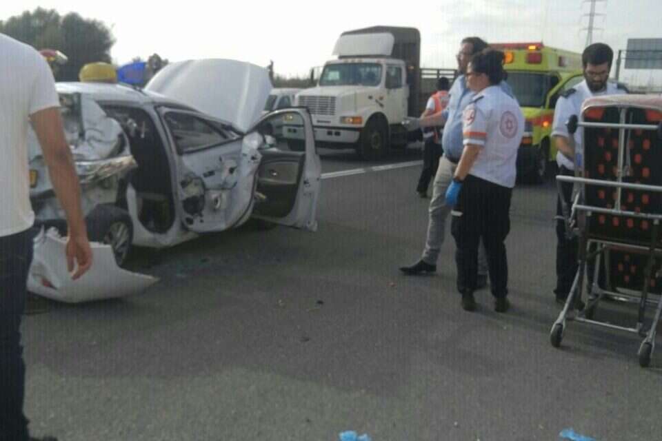 זירת התאונה סמוך לביל"ו // צילום: אביסף כנפו דוברות מד"א // זירת התאונה סמוך לביל"ו // צילום: אביסף כנפו דוברות מד"א , 