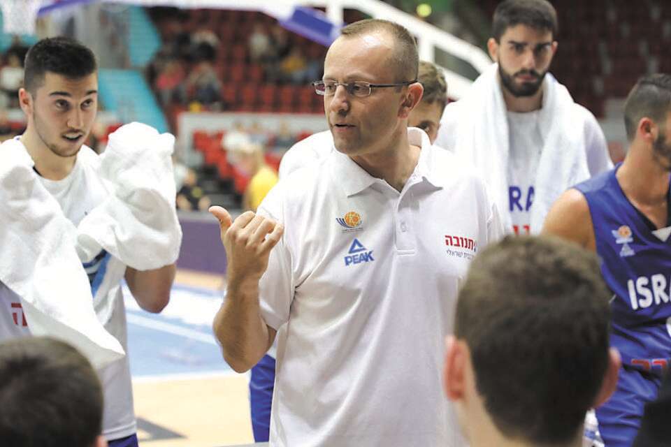 צילום: אתר פיב"א // דן שמיר. "יש פערים מול נבחרת ספרד כמעט בכל עמדה" ,