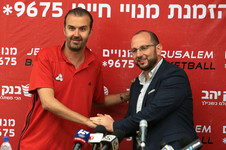 פיאניג'אני עם המנכ"ל גיא הראל. יצטרכו לבנות קבוצה חזקה במיוחד ,