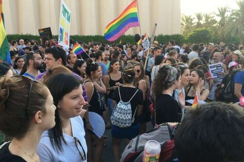 עברנו את לופליאנסקי, נעבור גם את זה". המפגינים בבאר שבע // צילום: גדי גולן // עברנו את לופליאנסקי, נעבור גם את זה". המפגינים בבאר שבע // צילום: גדי גולן ,