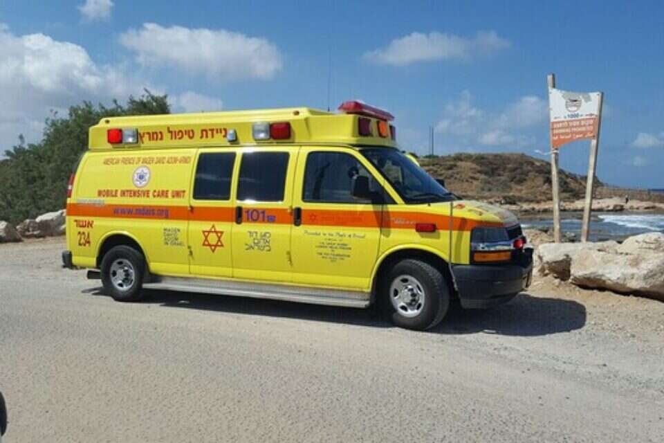 בן 30 טבע למוות בנהריה // צילום: מד"א // בן 30 טבע למוות בנהריה // צילום: מד"א ,