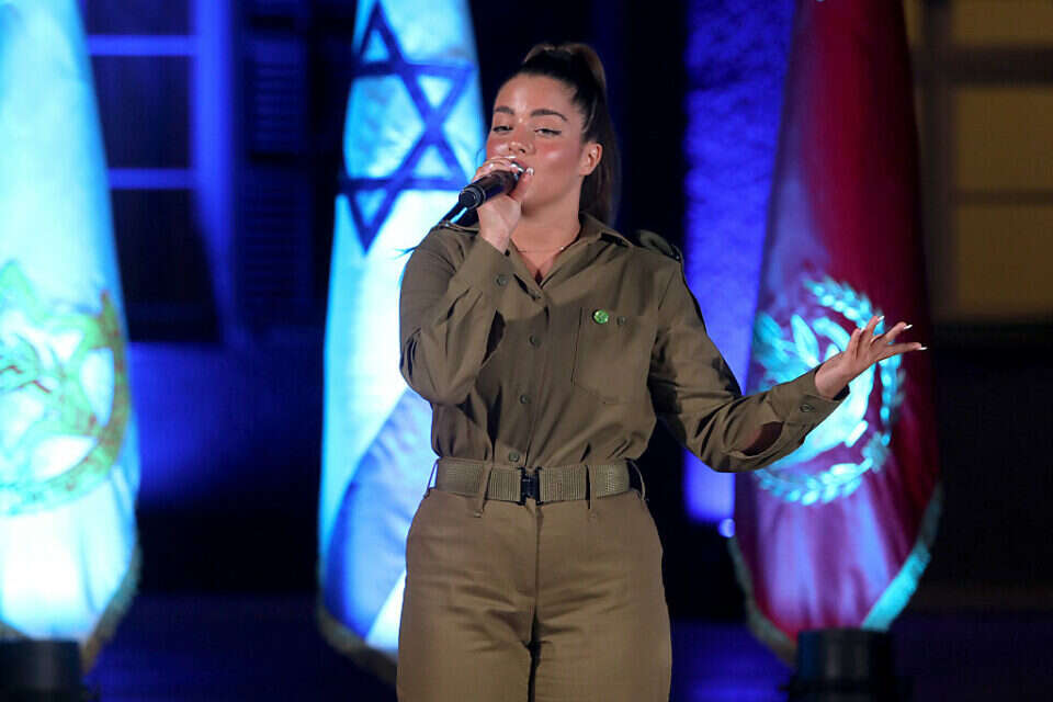 נועה קירל מופיעה בטקס מצטייני הרמטכ"ל בזמן שירותה הצבאי (ארכיון) , גדעון מרקוביץ