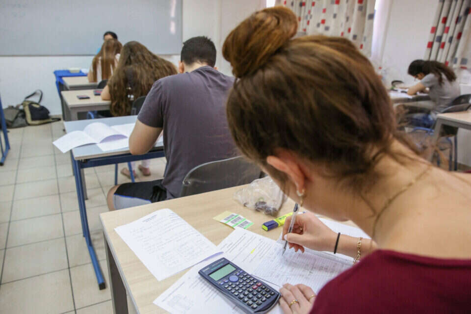 הפעם זה לא תרגיל. נבחנים בשנה שעברה  //  צילום ארכיון: יהושע יוסף // הפעם זה לא תרגיל. נבחנים בשנה שעברה , 