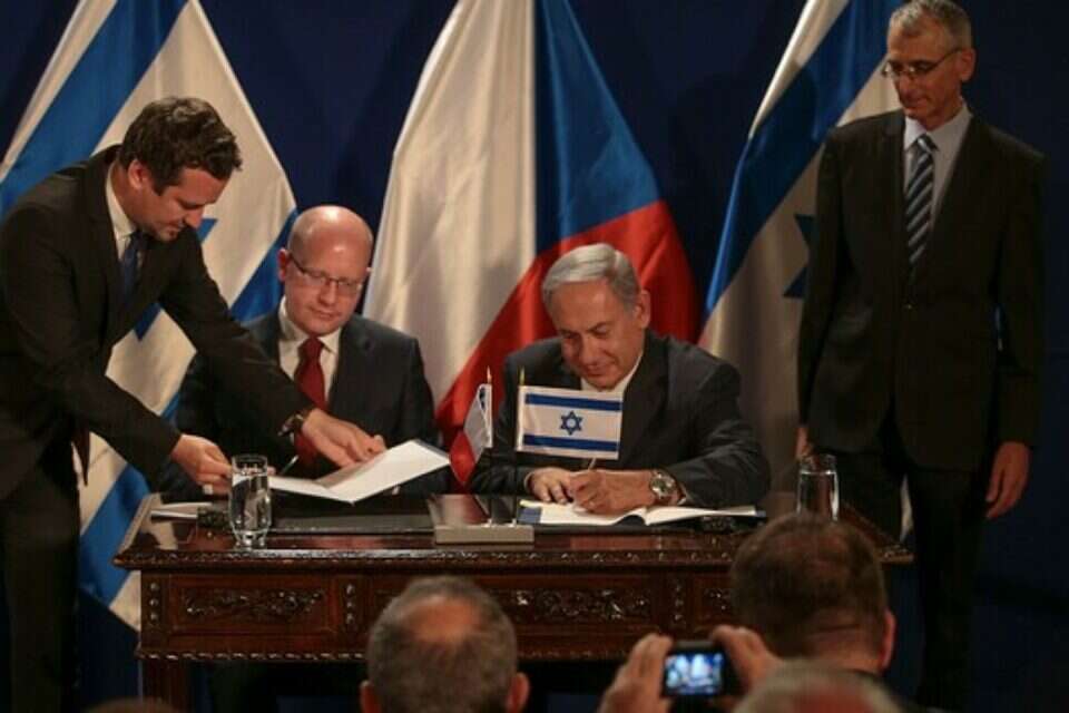 ה"מ נתניה עם ראש ממשלת צ'כיה  //  צילום: אורן בן חקון // ה"מ נתניה עם ראש ממשלת צ'כיה  , 