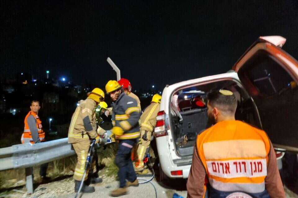 זירת התאונה , כבאות והצלה לישראל יו"ש