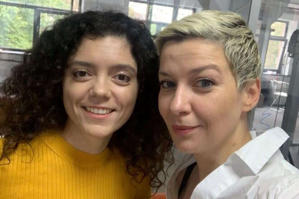 מנהיגת האופוזיציה הבלארוסית מריה קולסניקובה ואחותה טטיאנה ,