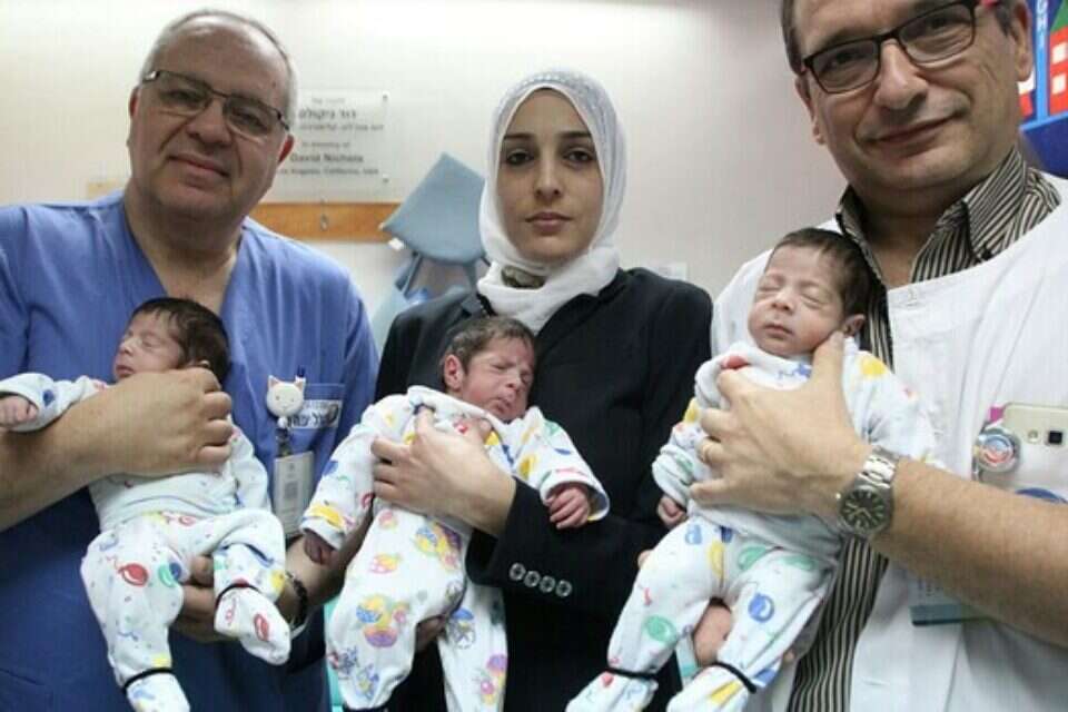 השלישייה והאם  //  צילום: הלל יפה // השלישייה והאם  , 