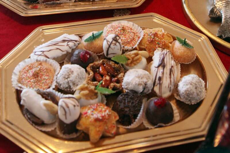 שולחן החג ערוך ומוכן // צילום: יהונתן שאול