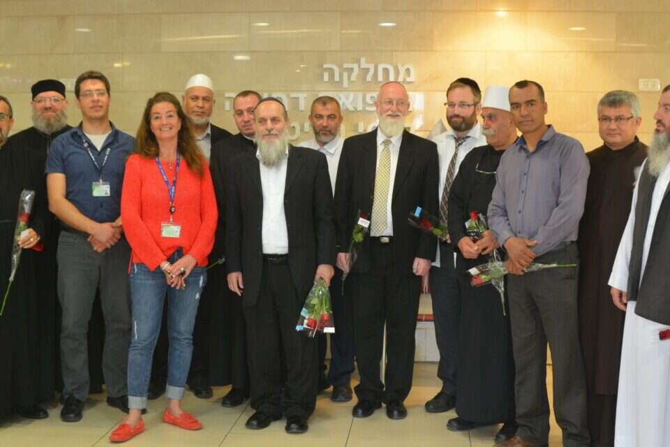 צילום: בצילום - צוות כרמל ואנשי הדת בביקור בביהח - צילום רפואי כרמל // בצילום - צוות כרמל ואנשי הדת בביקור בביהח - צילום רפואי כרמל ,