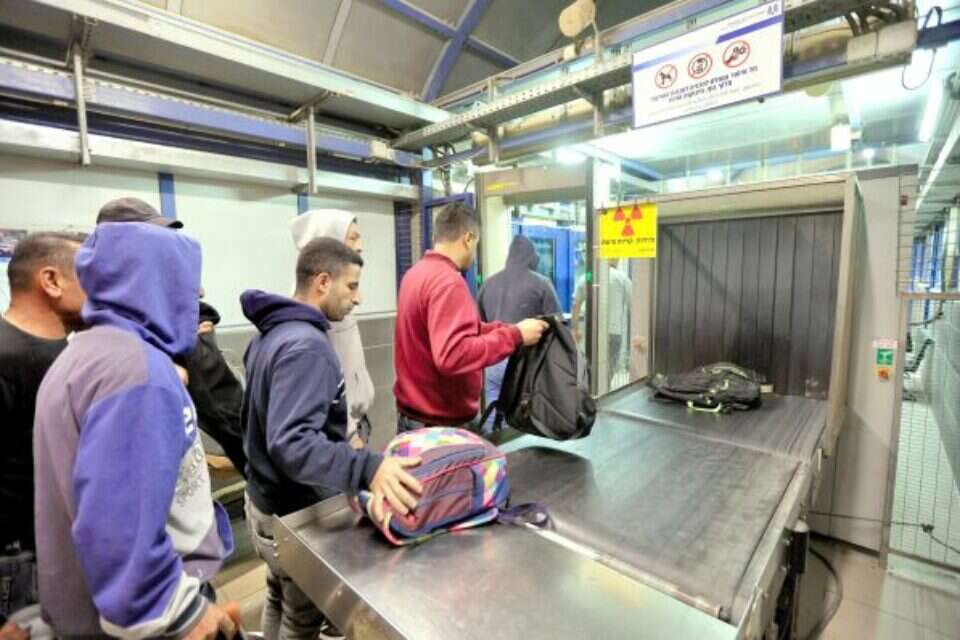 פלשתיני שעובד בישראל משתכר פי 3 מהשכר ברשות , אורן כהן