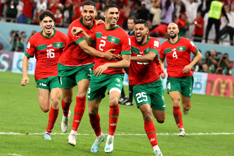 epa10352428 Players of Morocco celebrate with Achraf Hakimi (C) after he scored the last penalty kick which sent Morocco to the quarter final during the FIFA World Cup 2022 round of 16 soccer match between Morocco and Spain at Education City Stadium in Doha, Qatar, 06 December 2022.  EPA/Mohamed Messara , EPA