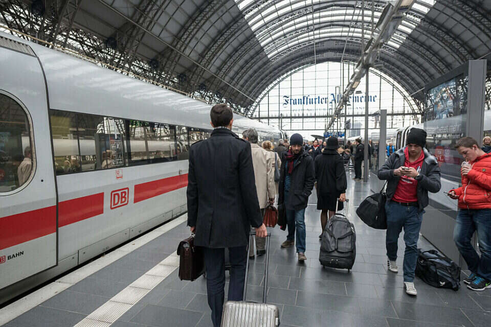 תחנת הרכבת בפרנקפורט. "מחויבים לצמצום הזיהום" , GettyImages