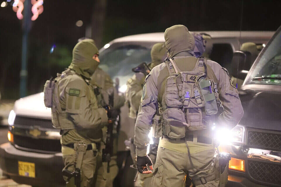 כוחות משטרה פרוסים ברחבי הערים במהלך מבצע שומר החומות , סוכנות ג'יני