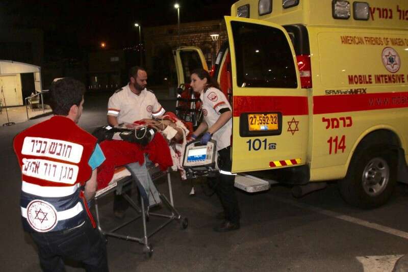 פינוי הפצועים // צילום: הרצי שפירא