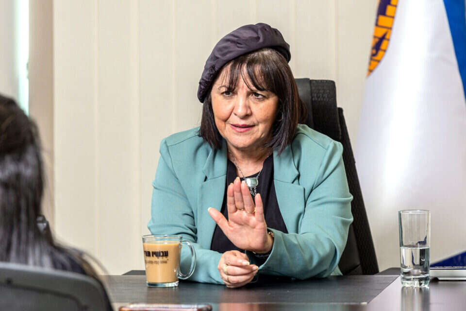 עליזה בלוך. השליטה תעבור לחרדים? , נעמה שטרן