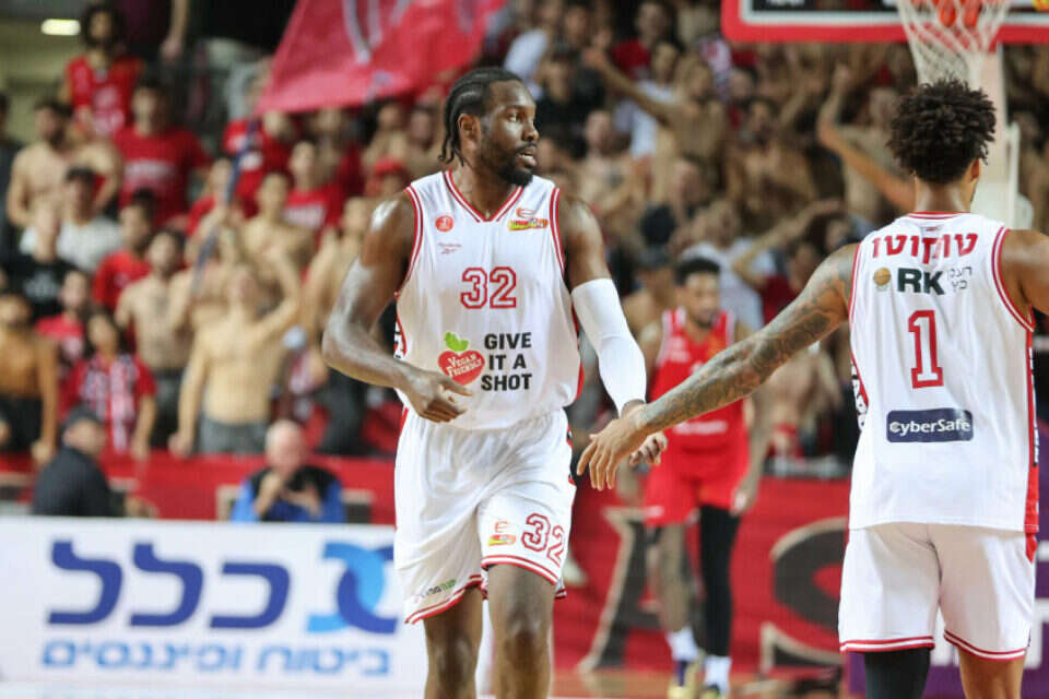 Celebrating in the league Hapoel Tel Aviv beat Hapoel Beer Sheva 8395