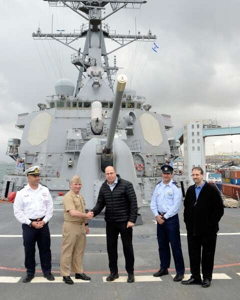 שר הביטחון מבקר על המשחתת החדשה // צילום: שגרירות ארה"ב