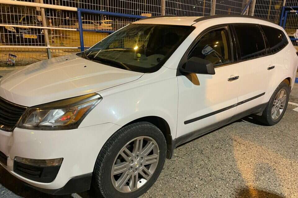 הרכב איתו פרץ החשוד את המחסום , דוברות המשטרה