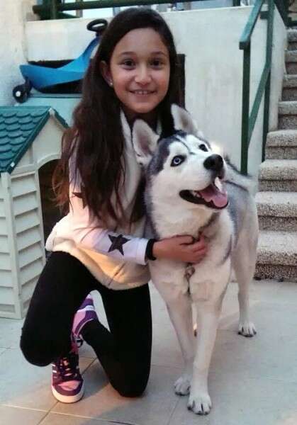 שיר והכלב האהוב קינג // צילומים: באדיבות המשפחה