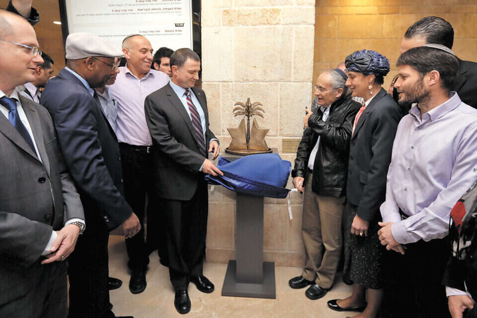 הצגת הפסל, אתמול // צילום: דודי ועקנין // הצגת הפסל, אתמול ,