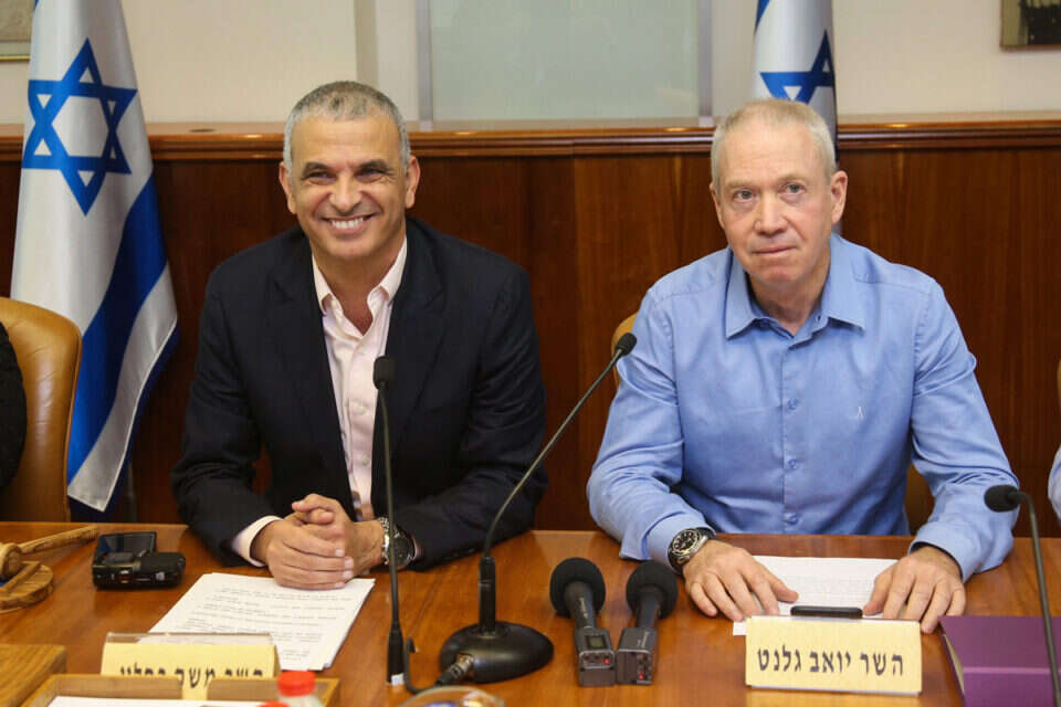 השרים גלנט וכחלון. תוספת של עד 900 שקלים // צילום: אורן בן חקון (ארכיון) // השרים גלנט וכחלון. תוספת של עד 900 שקלים , 