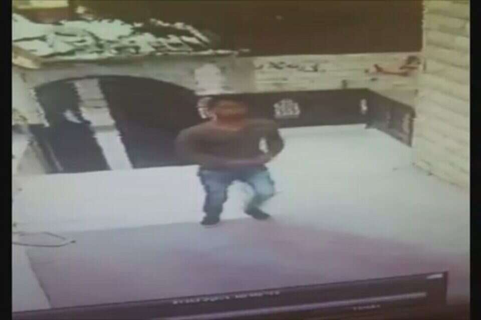  , 