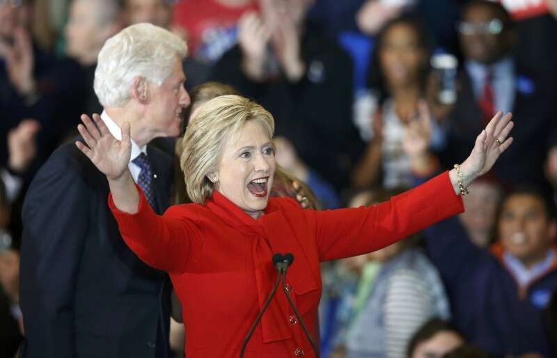 הילארי קלינטון עם תומכיה // צילום: רויטרס
