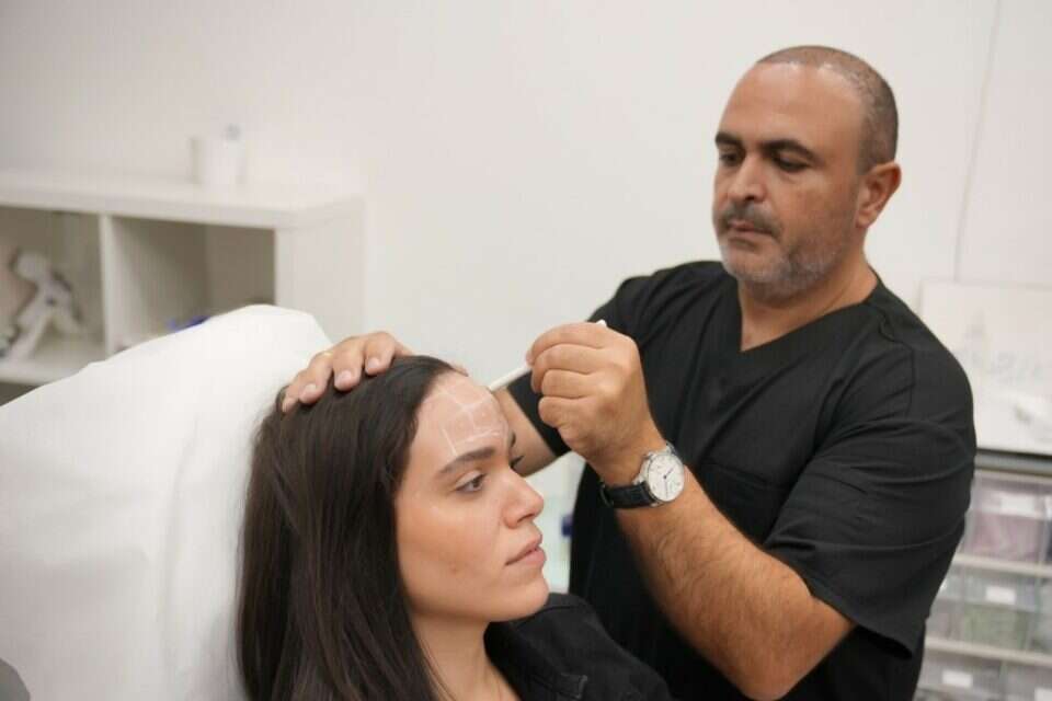 בתמונה: ד"ר יוסי בן מיכאל , 