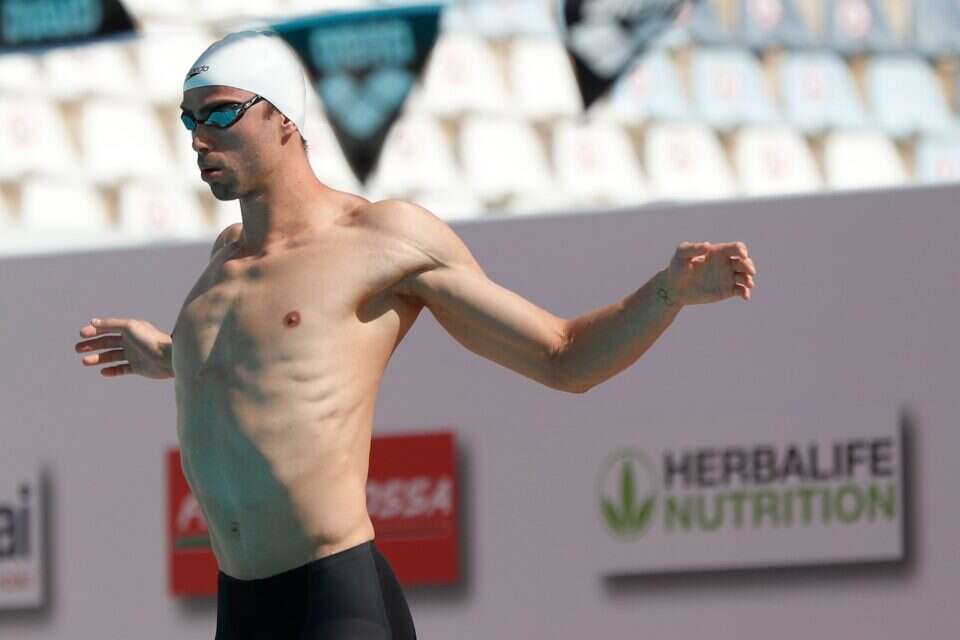 יעקב טומרקין. סיים בזמן של 1:54.95 דקות ב-200 מעורב אישי , סימונה קסטרווילארי