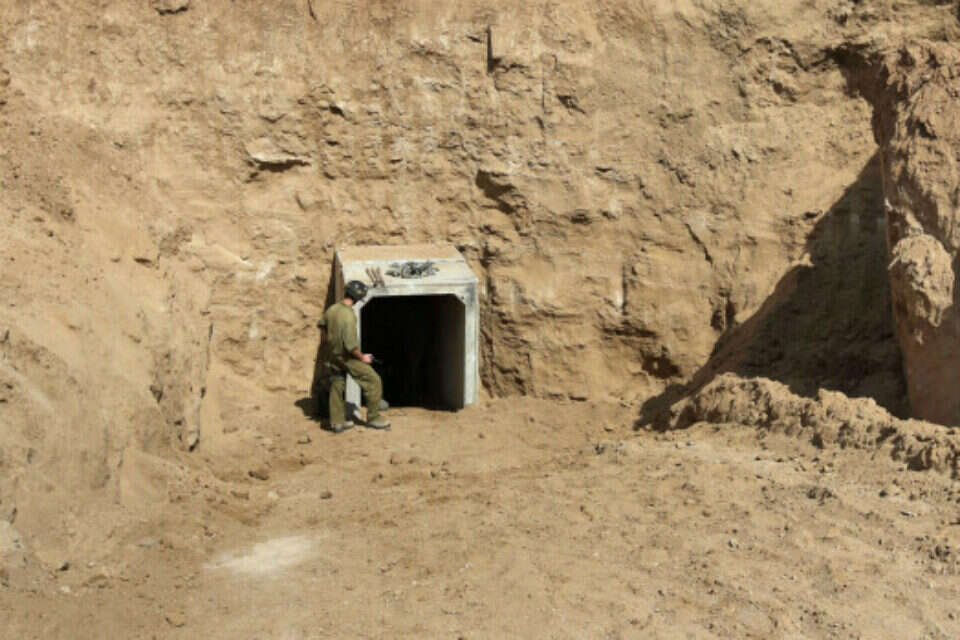 פתח מנהרה // פתח מנהרה ,