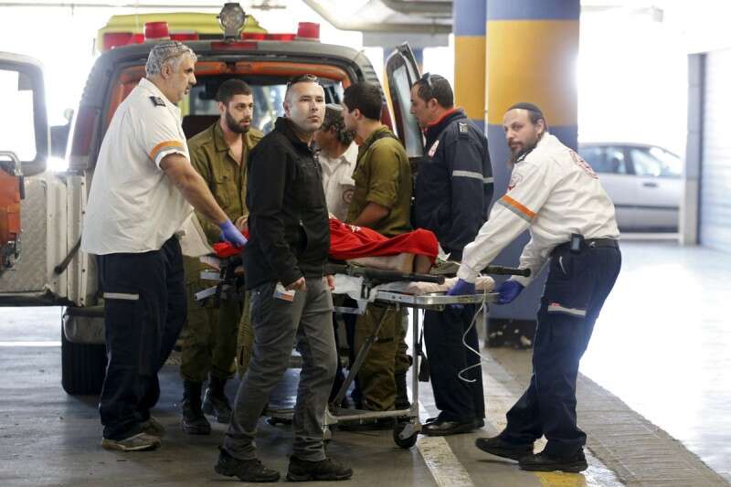 אחד משלושת הפצועים מפונה לטיפול רפואיצילום: רויטרס