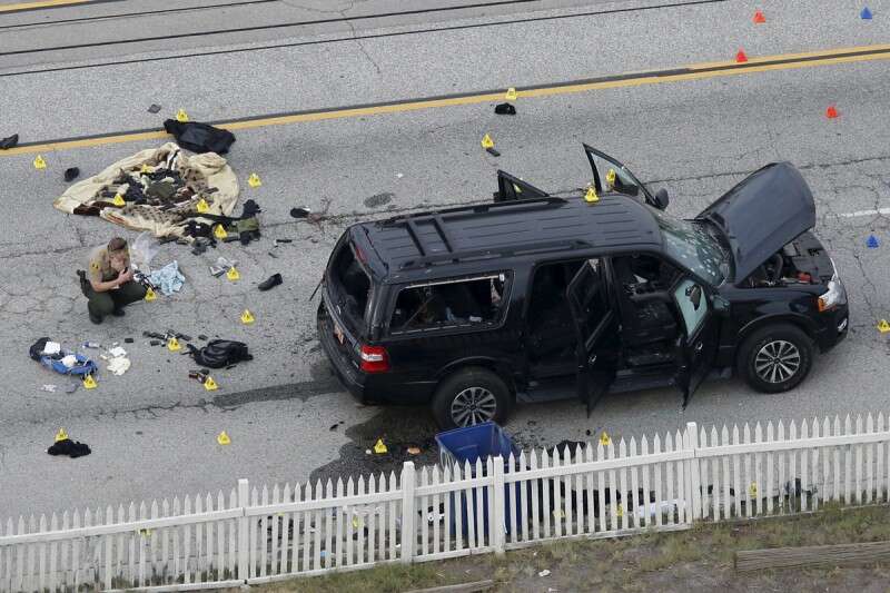 תקרית הירי בסן-ברנרדינו, קליפורניה. האם יכלו לאתר את היורים ברשת? // צילום: רויטרס