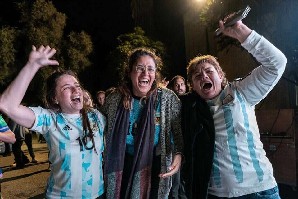 חגיגה גדולה במפלסים ,