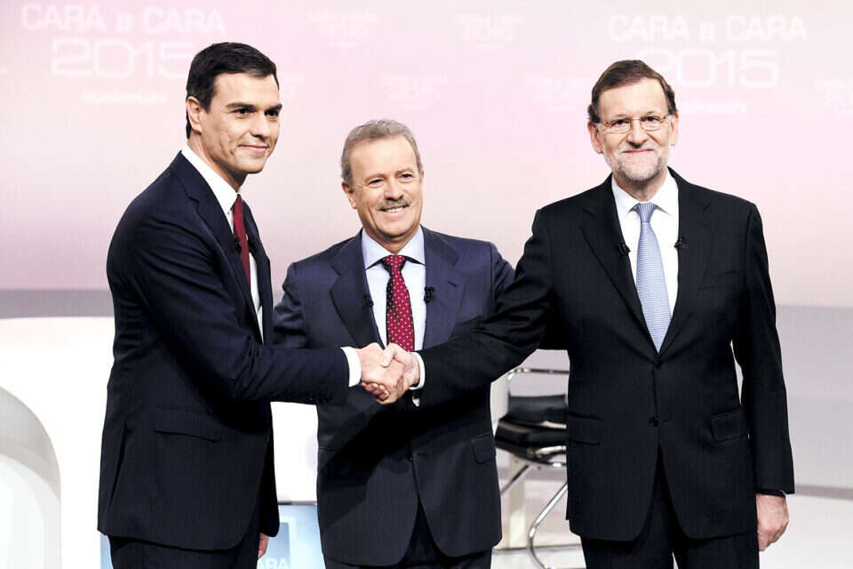 בספרד יצטרכו יותר משניים לטנגו. מריאנו רחוי (מימין) ופדרו סאנצ'ז (משמאל) בעימות הסוער ביניהם, השבוע // צילום: איי.אף.פי // בספרד יצטרכו יותר משניים לטנגו. מריאנו רחוי (מימין) ופדרו סאנצ'ז (משמאל) בעימות הסוער ביניהם, השבוע ,