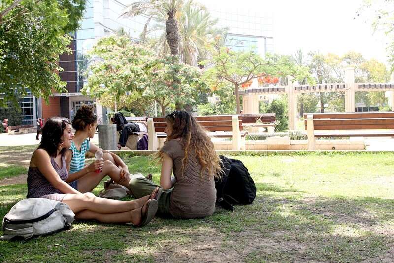 סטודנטיות בבר אילן  // צילום: מאיר פרטוש