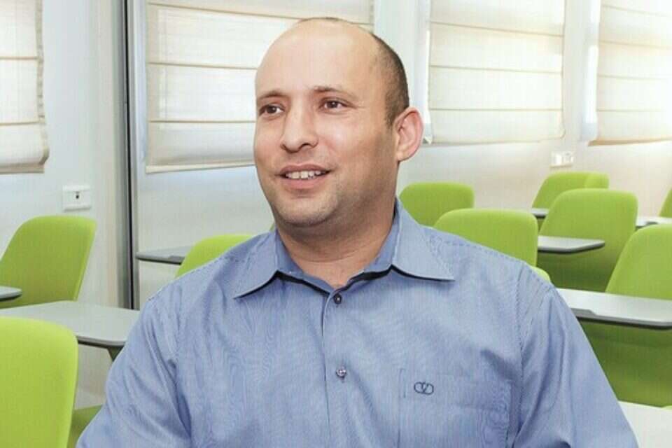 בנט. לא הושיט עזרה למתלוננת נגד חברו מגל, לא נלחם בגזענות ובאפליה של תלמידות הסמינר המזרחיות // צילום: אנגו גוש גיני // בנט. לא הושיט עזרה למתלוננת נגד חברו מגל, לא נלחם בגזענות ובאפליה של תלמידות הסמינר המזרחיות ,