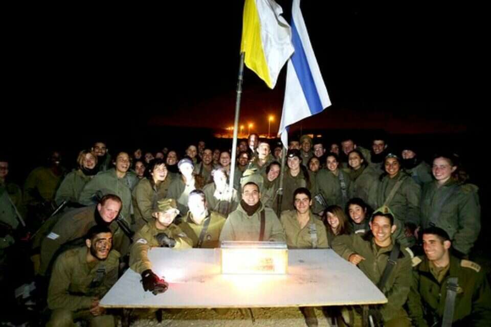 חיילי גדוד ברדלס בהדלקת נרות // חיילי גדוד ברדלס בהדלקת נרות ,