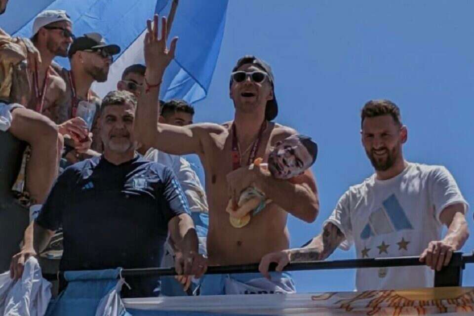 אמיליאנו מרטינס. הצליח לעצבן את אוהדי צרפת , רויטרס