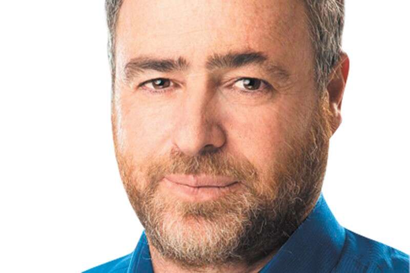 שמעון ריקלין: "גבי אשכנזי הפך למועמד לגיטימי לראשות הממשלה מטעם השמאל, כשרק לפני שנתיים הוא זרק הערה מינית לכאורה לעברה של אורלי וילנאי וזה עבר חלק. למה את ינון צולבים, ואשכנזי הוא אורח רצוי בכל סלון?"